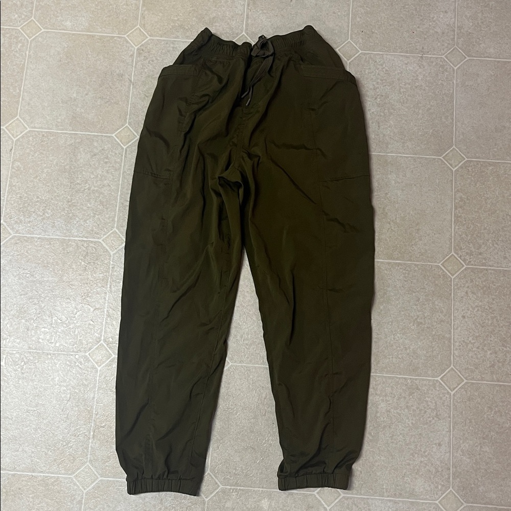 Eddie Bauer Women’s Lightweight Outdoors Utility Jogger Pant